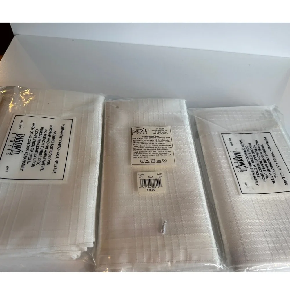 Vintage Style White Dinner Napkins Set of 12‎ New Old Stock 17x17 Table Linens